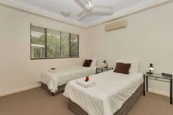 Oceansprey Beachfront Apartments - Accommodation BNB 3