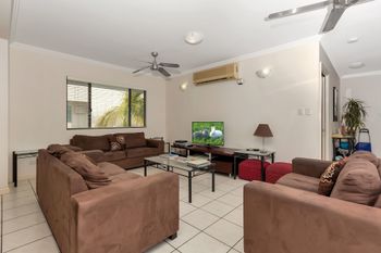 Oceansprey Beachfront Apartments - Accommodation BNB 4