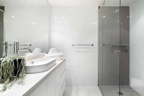 H Residences 2 Bedroom Ocean View In Surfers Paradise - Accommodation BNB 6