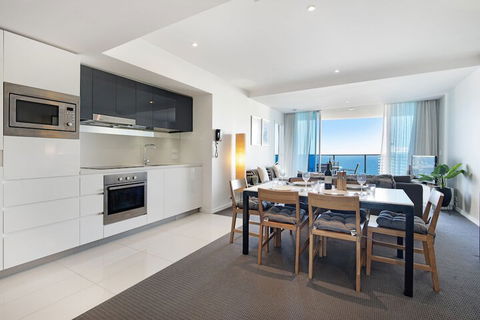 H Residences 2 Bedroom Ocean View In Surfers Paradise - Accommodation BNB 3