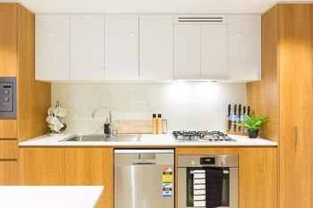 Brand New Heart Of City Executive Apartment - Accommodation BNB 4