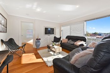 Spacious & Bright 4 Bedroom Home - Accommodation BNB 0