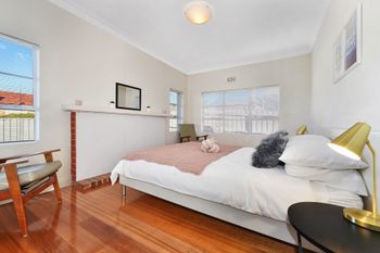 Spacious & Bright 4 Bedroom Home - Accommodation BNB 4