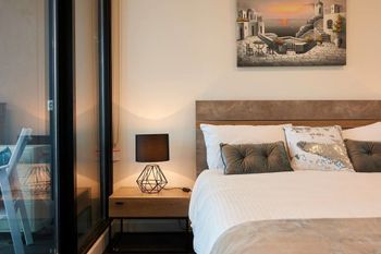 Stunning Harbour & City View Loft - Accommodation BNB 4