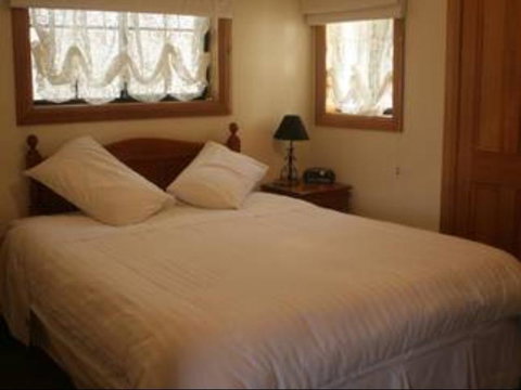 Twin Pines Cottage On Lansdowne - Accommodation BNB 1