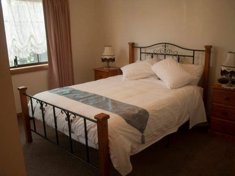 Twin Pines Cottage On Lansdowne - Accommodation BNB 3
