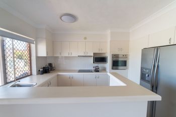 1 Bedroom Gold Coast Beachside Apt W AC + Parking - Accommodation BNB 1