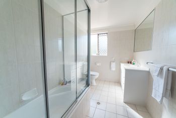 1 Bedroom Gold Coast Beachside Apt W AC + Parking - Accommodation BNB 5