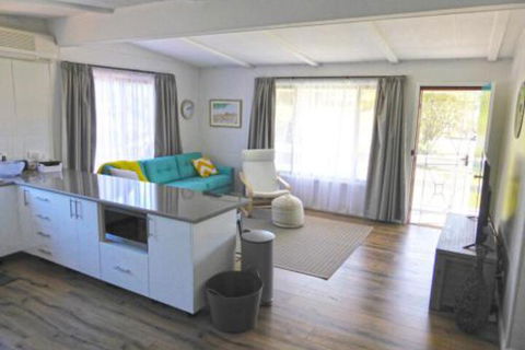The Relax Shack At Culburra Beach Sleeps 7 - Accommodation BNB 3