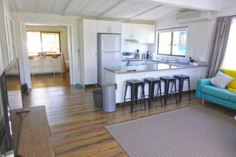 The Relax Shack At Culburra Beach Sleeps 7 - Accommodation BNB 7