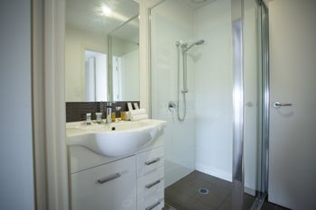 Watt Street 1 BR Apartment W Ocean Views - Accommodation BNB 1