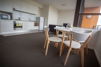 Watt Street 1 BR Apartment W Ocean Views - Accommodation BNB 6