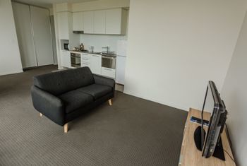 Watt Street 1 BR Apartment W Ocean Views - Accommodation BNB 5