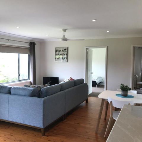 WAVES At MOLLYMOOK - Accommodation BNB 2