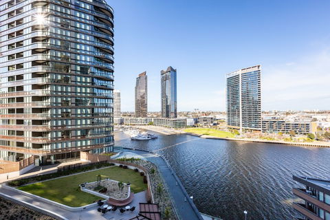 Sabrina, 2BDR Docklands Apartment - Accommodation BNB 0