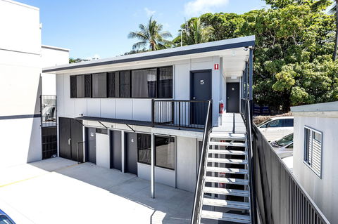 Airlie Sun & Sand Accommodation 6 - Accommodation BNB 1