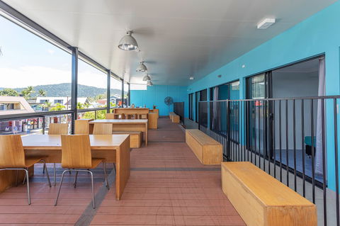 Airlie Sun & Sand Accommodation 6 - Accommodation BNB 3