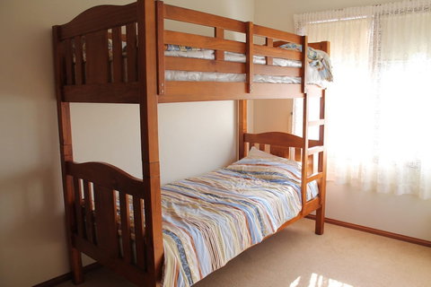 Surf Beach Family Friendly Home - Accommodation BNB 3