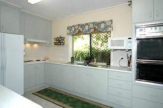 Ambience Holiday Apartments - Accommodation BNB 3