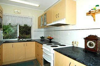 Ambience Holiday Apartments - Accommodation BNB 4