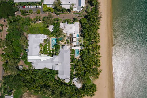 Poolside Apt In Alamanda Beachfront Resort 41 - Accommodation BNB 0