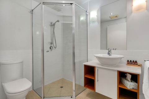 Beachfront Apartment With Ocean View - 4 - Accommodation BNB 4