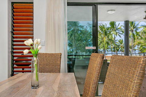 Beachfront Apartment With Ocean View - 4 - Accommodation BNB 3