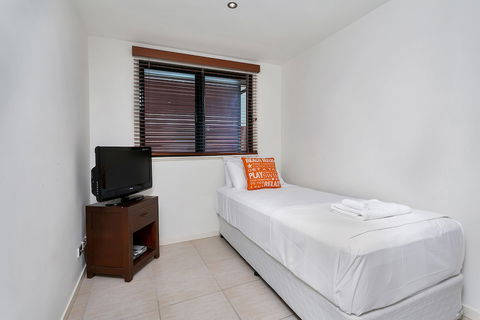 Beachfront Apartment With Ocean View - 4 - Accommodation BNB 5
