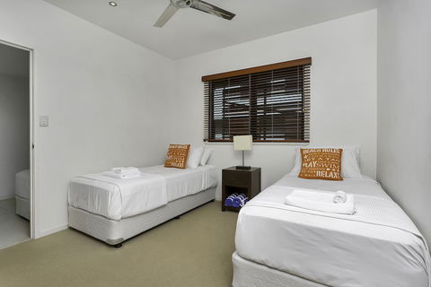 Beachfront Apartment With Ocean View - 4 - Accommodation BNB 6
