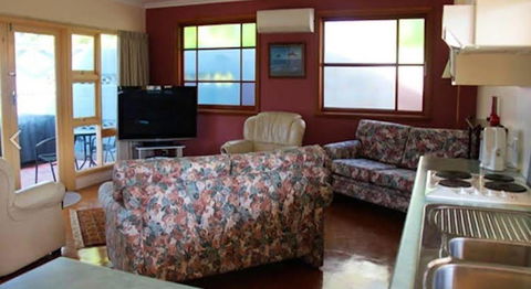 Anchlia Waterfront Cottage - Accommodation BNB 1