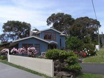 Anchlia Waterfront Cottage - Accommodation BNB 0