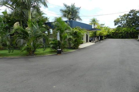 Golden Palms Motor Inn - Accommodation BNB 2