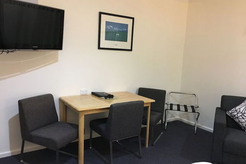 Lakeview Motor Inn - Accommodation BNB 7