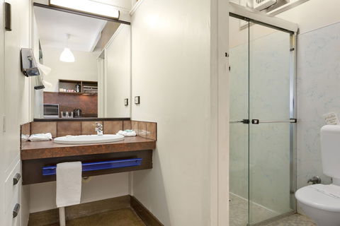 Village Family Motor Inn - Accommodation BNB 2