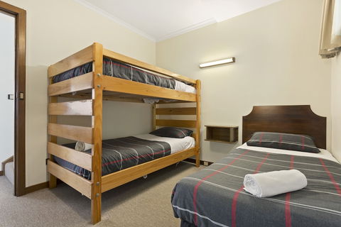 Village Family Motor Inn - Accommodation BNB 6