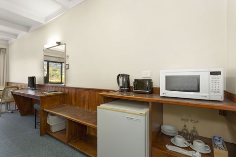Village Family Motor Inn - Accommodation BNB 5