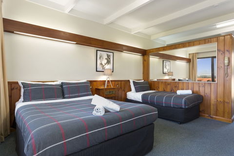 Village Family Motor Inn - Accommodation BNB 1