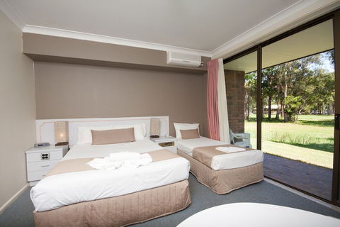 Island Palms Motor Inn - Accommodation BNB 5