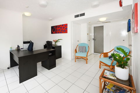 Golden Sands Beachfront Apartment Resort - Accommodation BNB 5