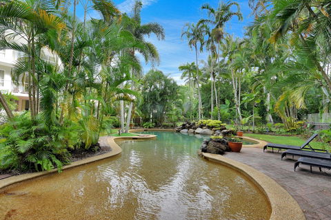 Golden Sands Beachfront Apartment Resort - Accommodation BNB 2
