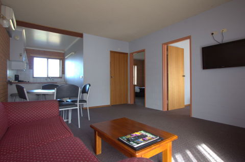 Blue Whale Motor Inn & Apartments - Accommodation BNB 2
