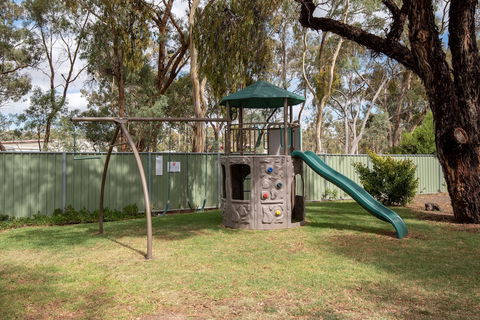 Golden Country Motel & Caravan Park - Accommodation BNB 3