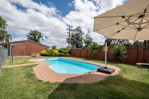 Golden Country Motel & Caravan Park - Accommodation BNB 4