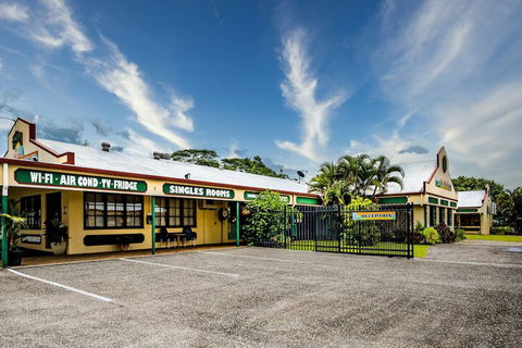 Tropical Lodge - Accommodation BNB 4