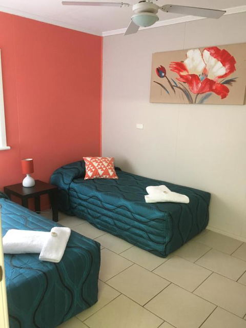 Beachlander Holiday Apartments - Accommodation BNB 2