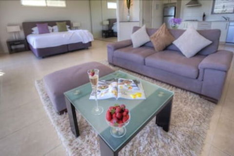 Azjure Studio Retreat - Accommodation BNB 4
