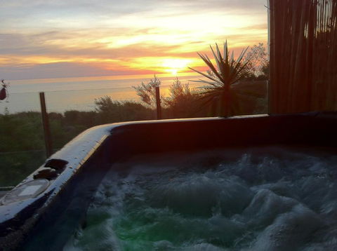 Award Winning Beach Front Retreat - Accommodation BNB 1
