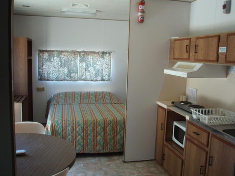 Lakeside Tourist Park - Accommodation BNB 1