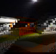Jacaranda Motel  Holiday Units - Accommodation BNB