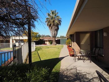 Jacaranda Motel & Holiday Units - Accommodation BNB 4